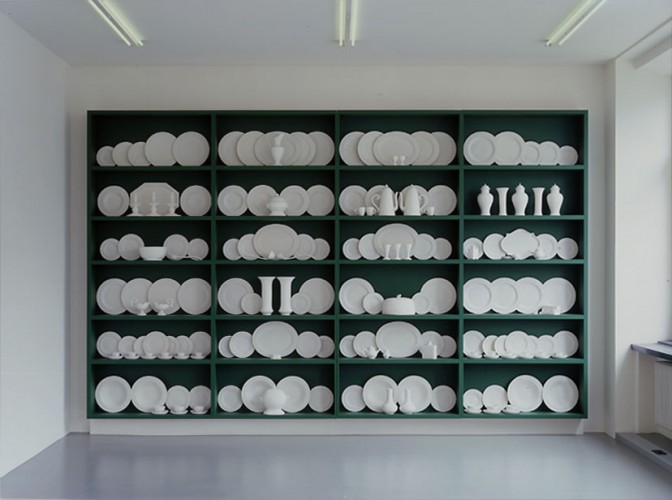 ‘Property of a Lady’, 2002-03, clay, wood, paint, 307 x 500 x 27cm, (197 pieces), Private Collection Italy, installation at Linding in Paludetto Gallery, Nuremburg, 2002-03