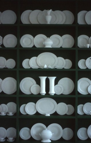‘Property of a Lady’, 2002-03, clay, wood, paint, 307 x 500 x 27cm, (197 pieces), Private Collection Italy, installation at Linding in Paludetto Gallery, Nuremburg, 2002-03