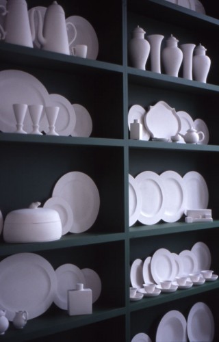 ‘Property of a Lady’, 2002-03, clay, wood, paint, 307 x 500 x 27cm, (197 pieces), Private Collection Italy, installation at Linding in Paludetto Gallery, Nuremburg, 2002-03