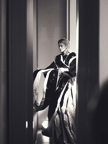 ‘Exploratory Dances for Sculpture & Drawing I’ Cardiff Dance Festival 2019 Commissioned by Chris Ricketts & Ceri Jones Chapter Arts Centre, Cardiff Photo credit: Peter Dareth Evans